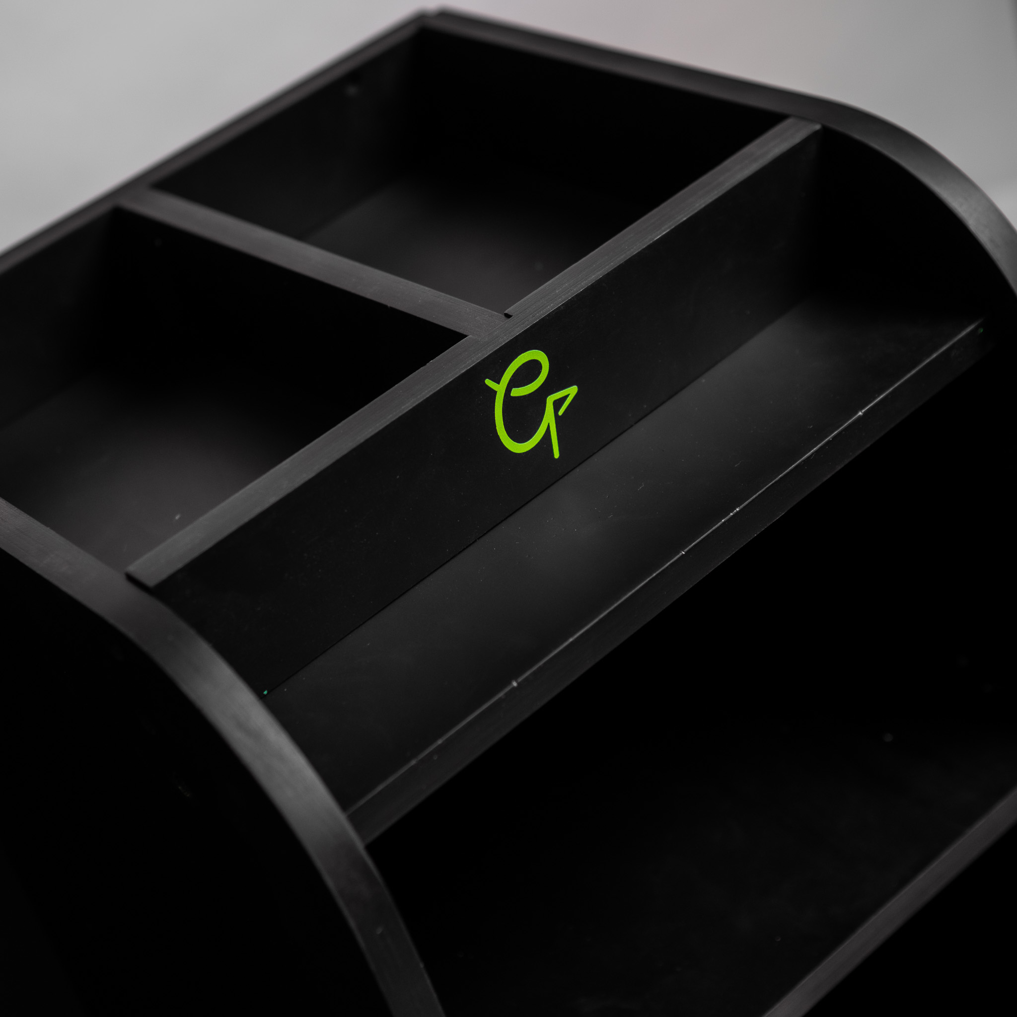 Golfbays Premium Single Bag Display Wooden (Black)