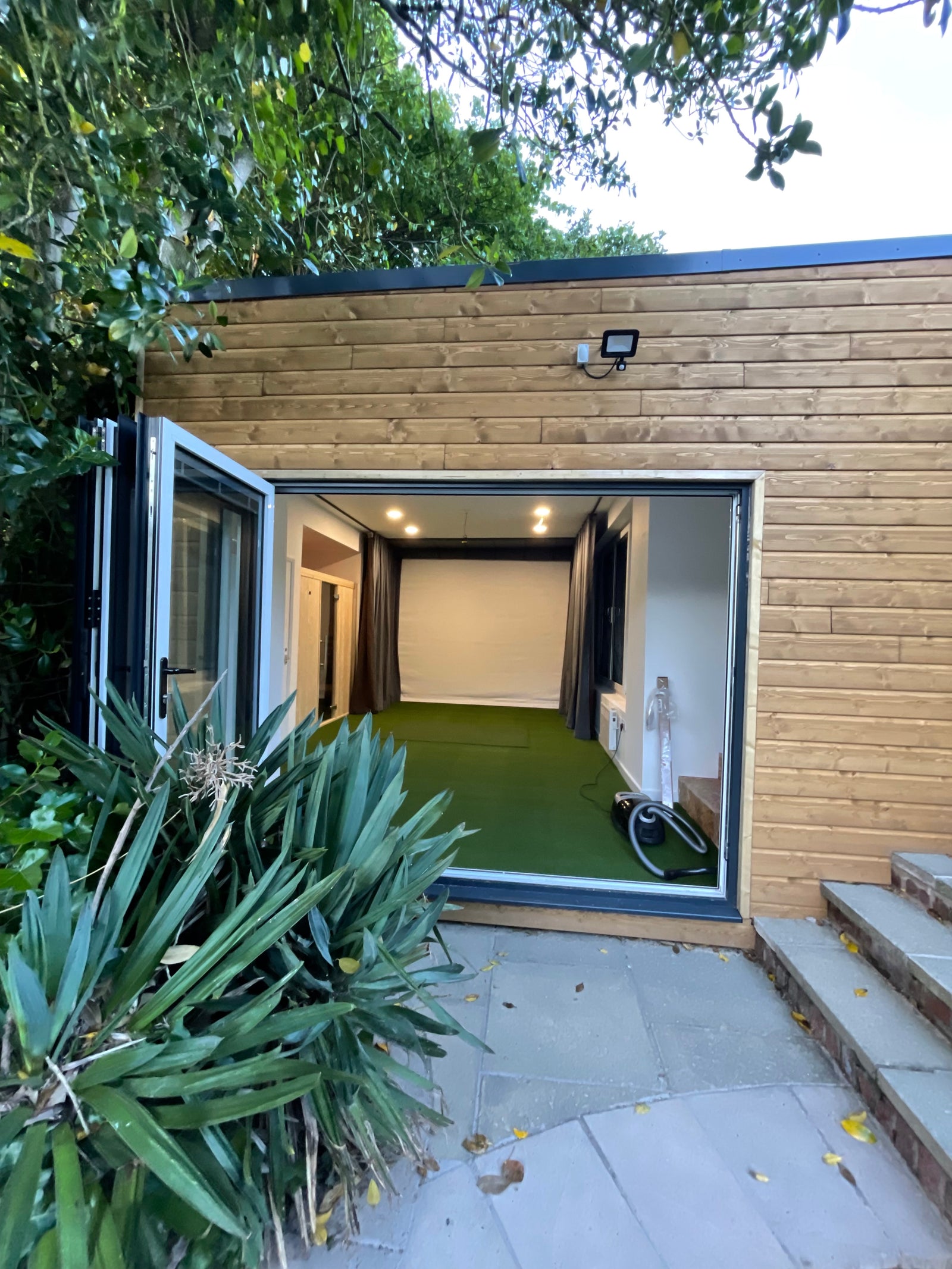 Golf Simulator Cabin Garden Room (6.6m x 3.3m)
